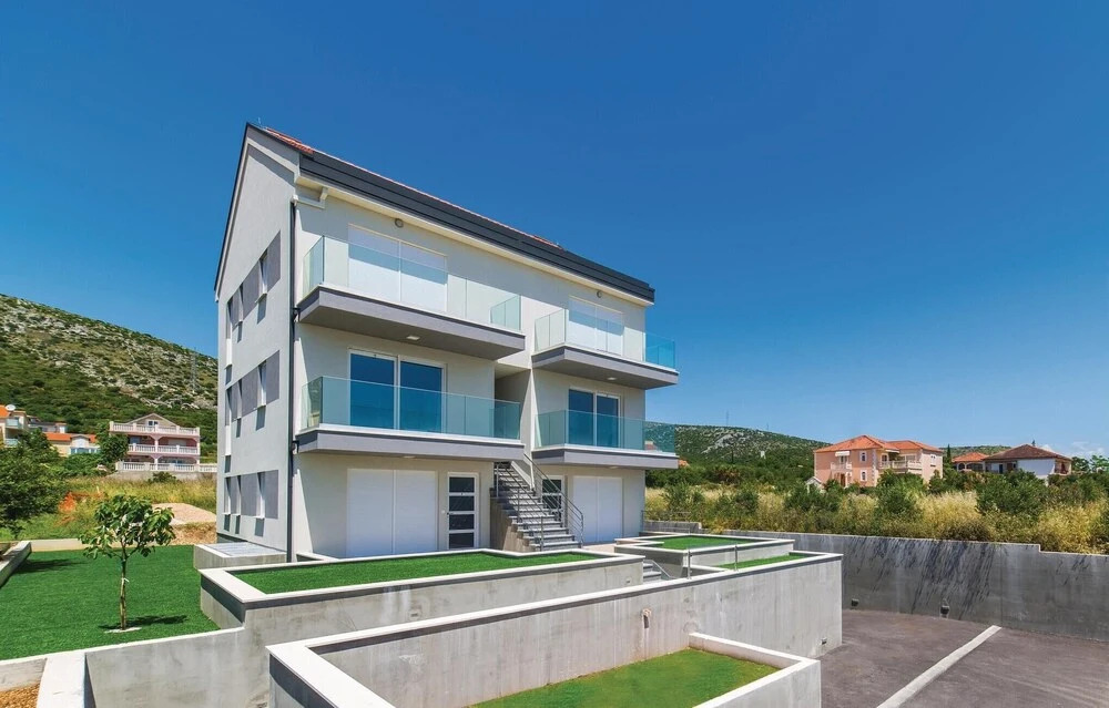 Amazing Apartment in Trogir With 3 Bedrooms and Wifi