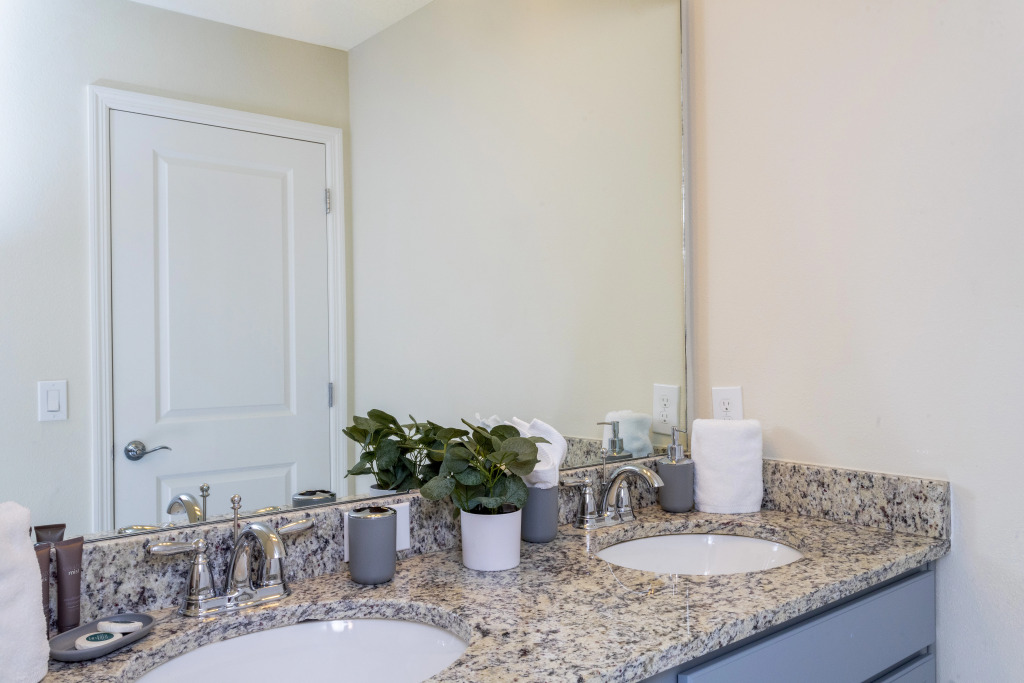 Marvelous 5Bd w Pool Close to Disney Windsor Island Resort 637