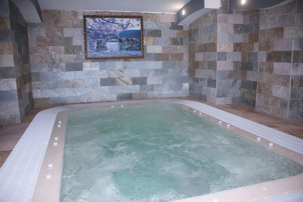 KC River Hotel