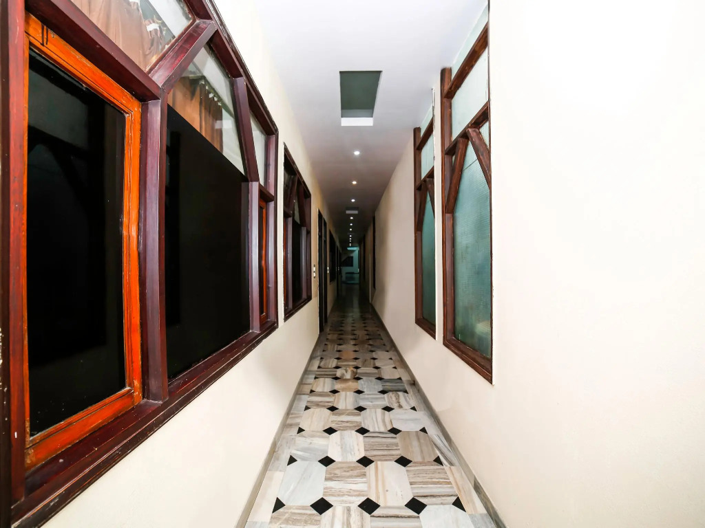 OYO 28071 Hotel Prakash Regency