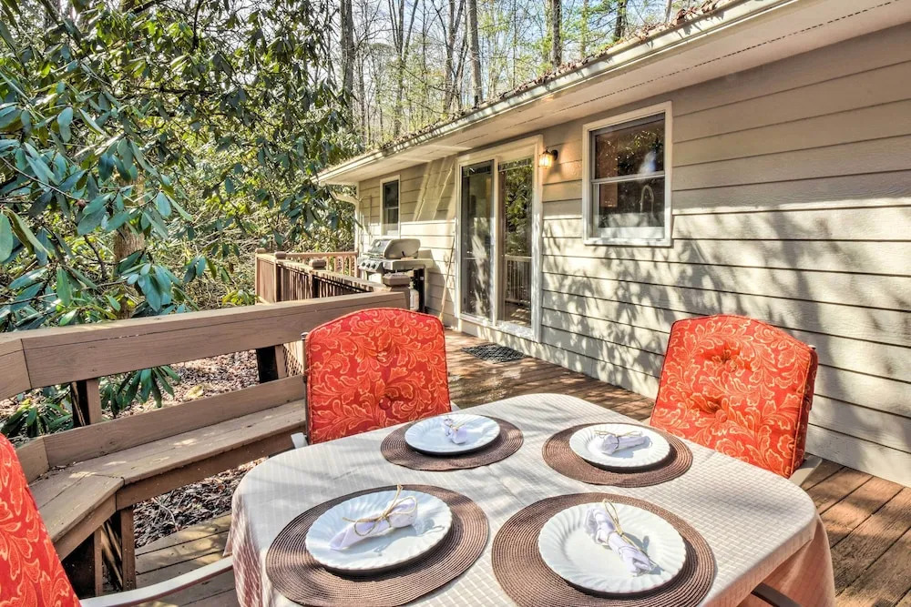 Secluded Lavinder Laurel Leaf Cottage Near Creek