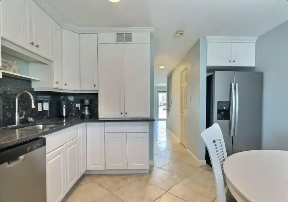 Stylish 1BR Urban Retreat