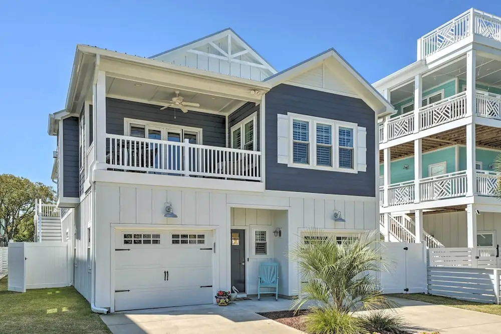 Bright Coastal Abode With Porch & Beach Access!