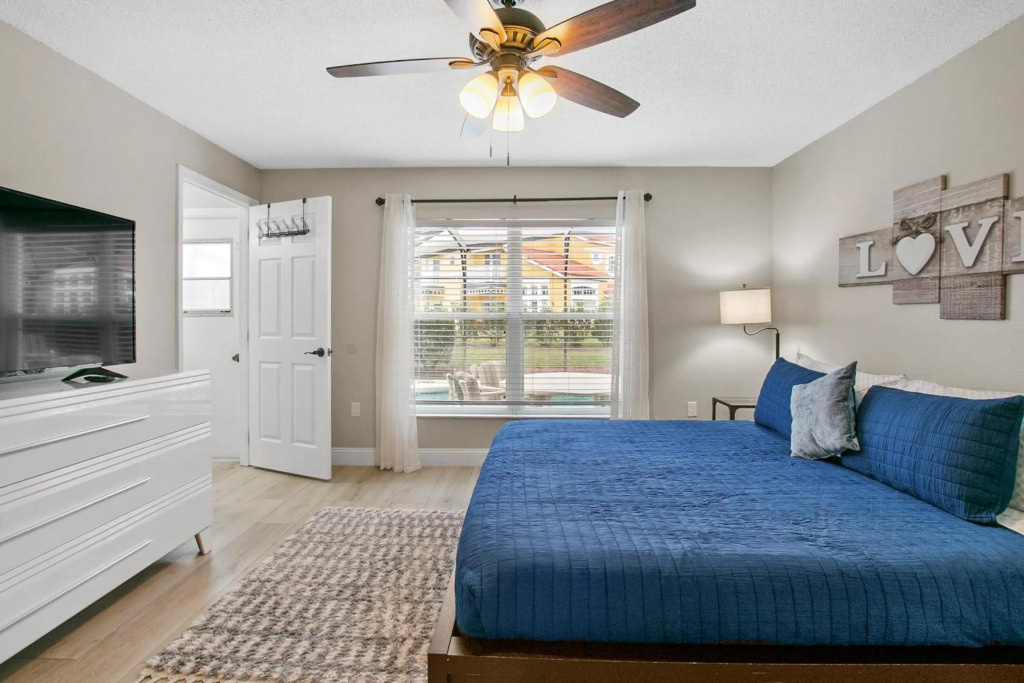 The Eazy Breezy House - 4BR w/ Heated Pool