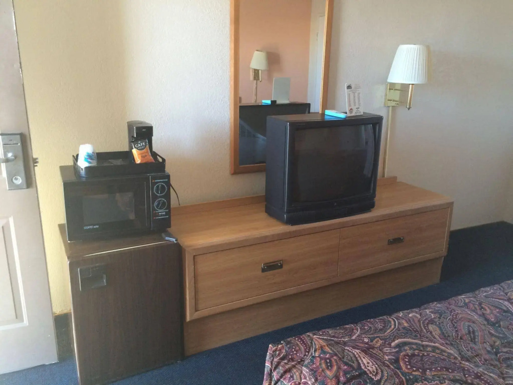 Almara Inn
