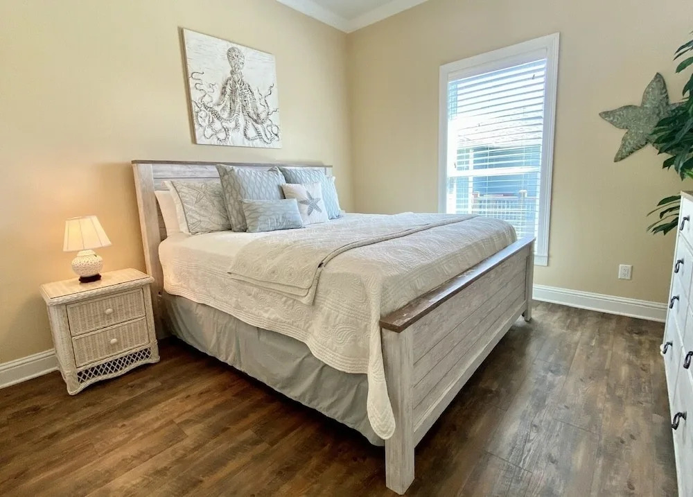 Knot Flying 3 Bedroom Home