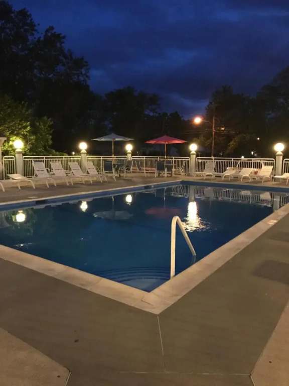 Cape Harbor Motor Inn