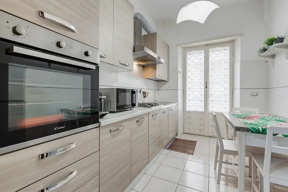 Cozy 2-Bedroom Flat with Balcony