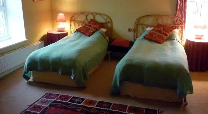 Gwernyfed B And B