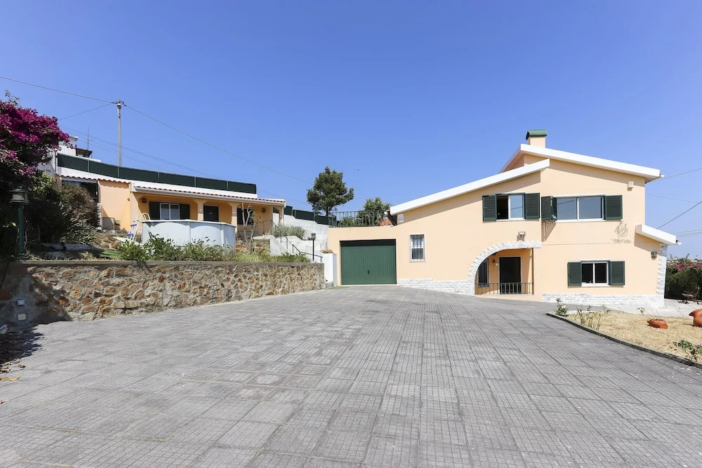 Santa Maria Villa With Pool by Homing