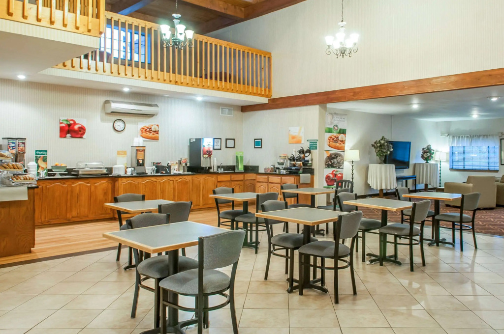 Quality Inn & Suites Grants - I-40
