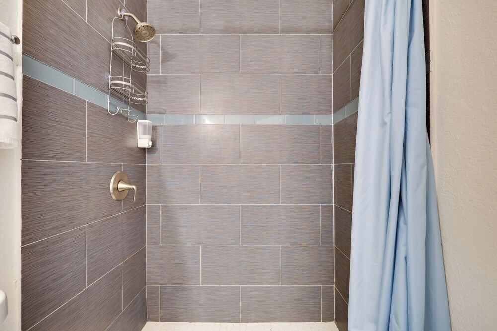 Pool & Patio! Gem 4 Mi to Fort Lauderdale Beach