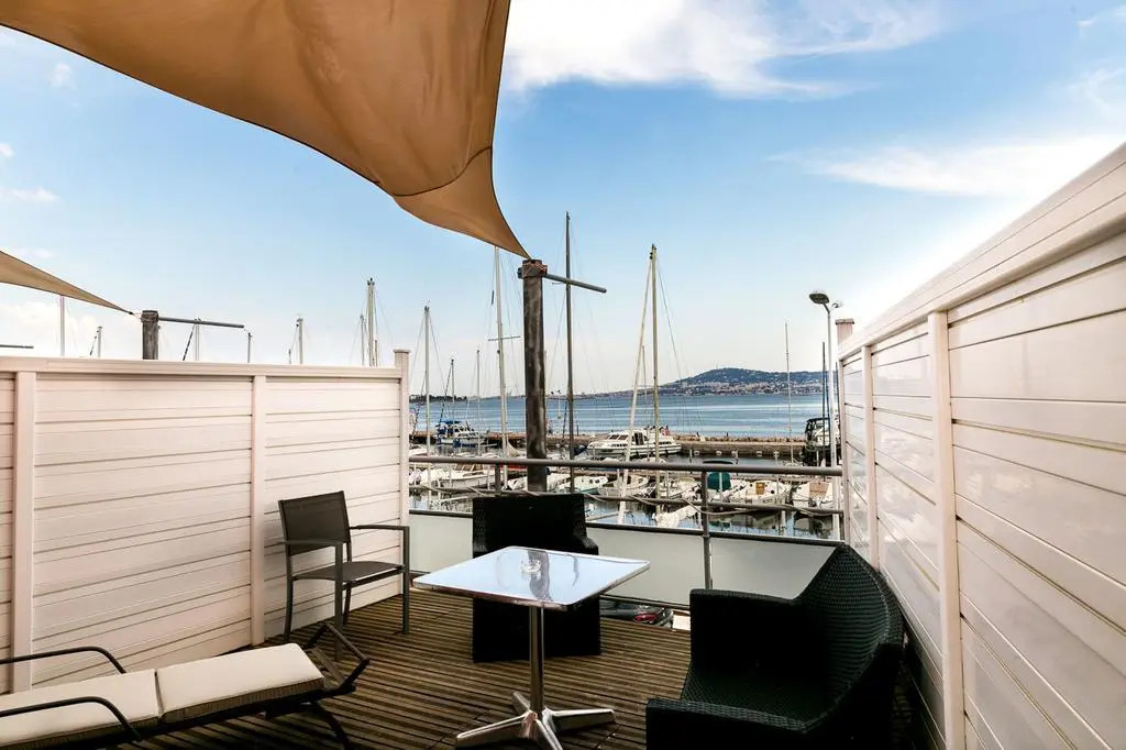 A La Voile Blanche