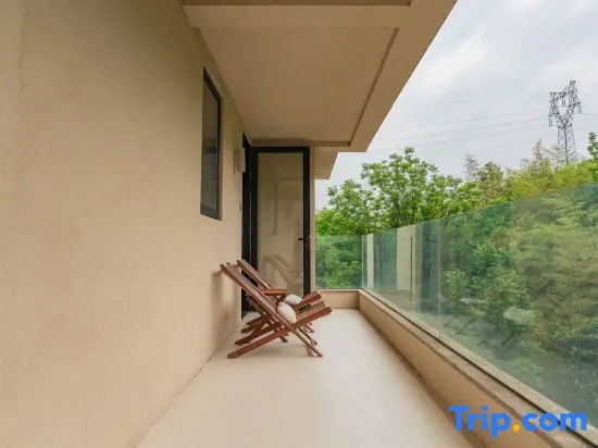 Longshang Jingyue B&B
