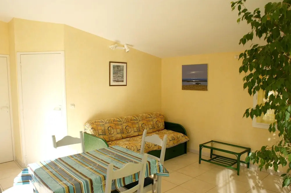 House With one Bedroom in Agde, With Pool Access, Enclosed Garden and