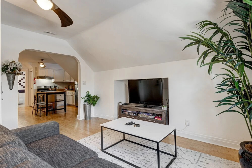 Chic Penthouse in Perfect Wrigleyville Location by AllSet Turnover