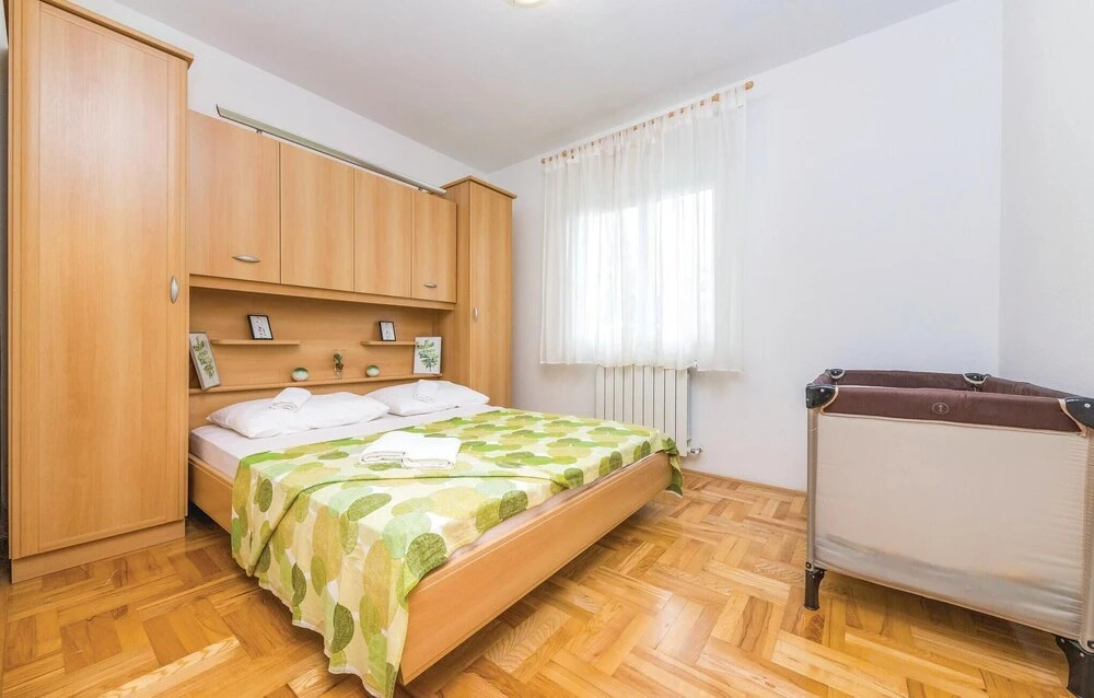 Awesome Home in Kastel Novi with WiFi, 4 Bedrooms & Hot Tub