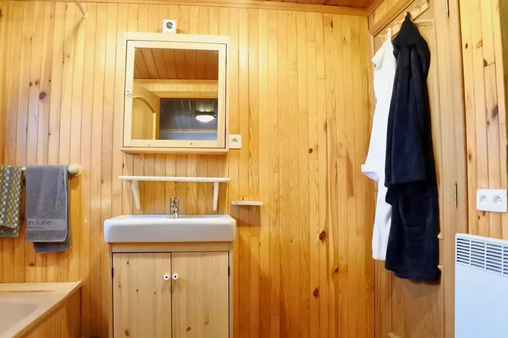 Charming Holiday Chalet Located in a Private Estate With Fenced Garden