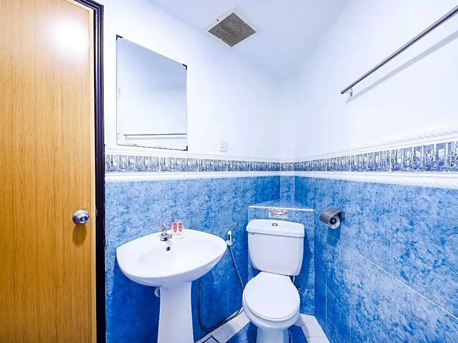 OYO 43963 T Signature Hotel