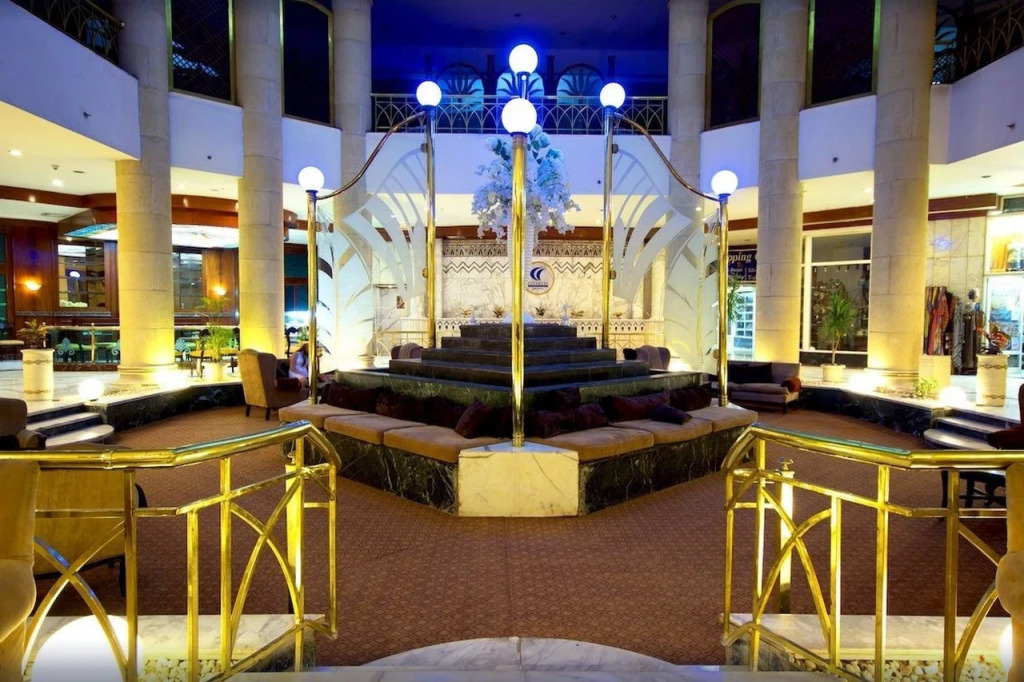 Cataract Pyramids Resort