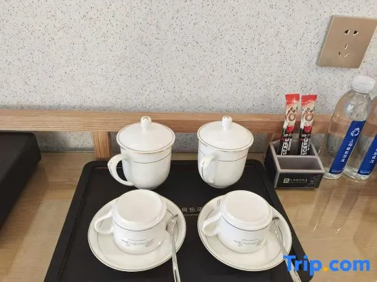 Sanjin International Hotel (Wuyi Station Development Avenue)