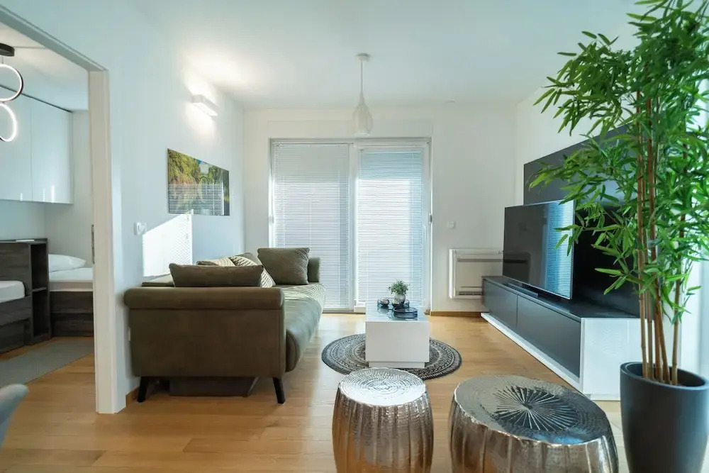 Apartment Wing 77