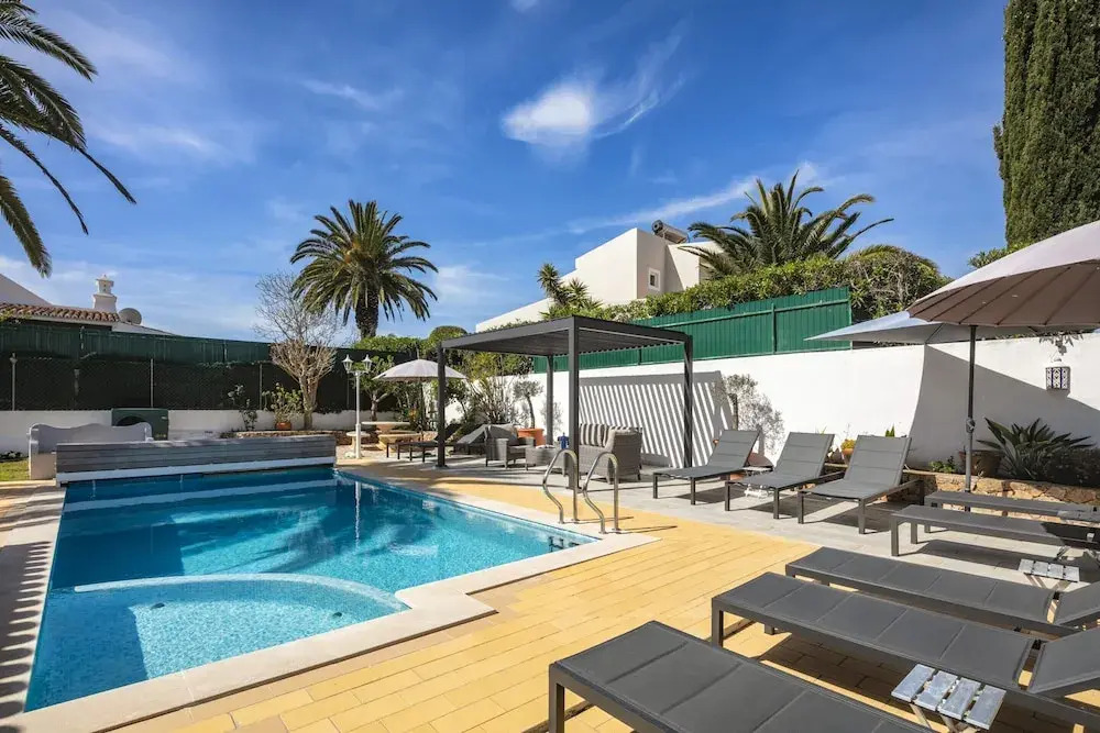 Villa in coastal town of Carvoeiro, Algarve
