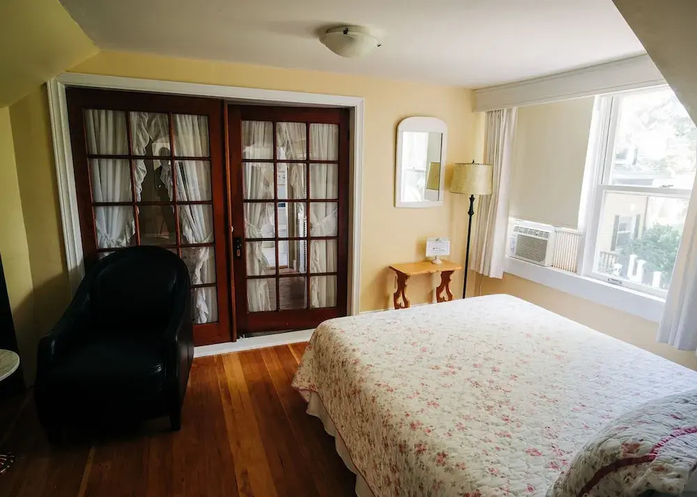 Farmhouse Inn B&B