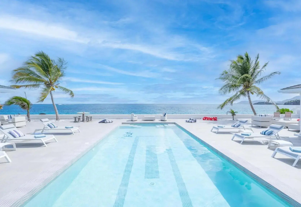 5 BR Luxurious Beachfront Villa with utmost privacy
