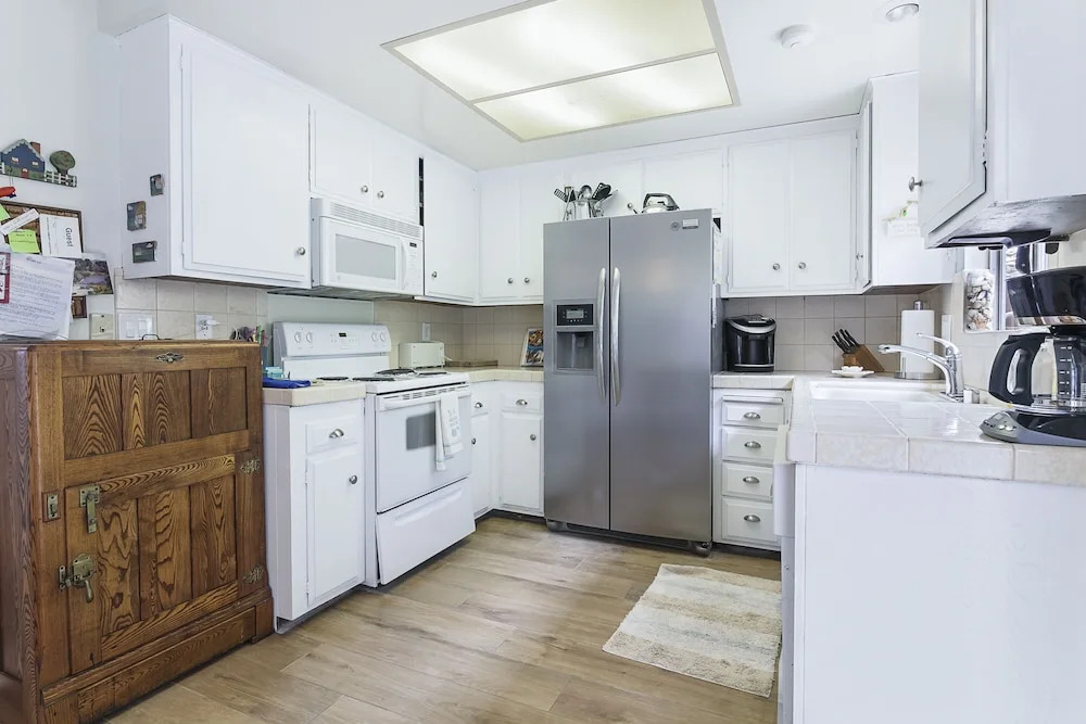 Blue Lagoon Condo - 2 Br condo by RedAwning