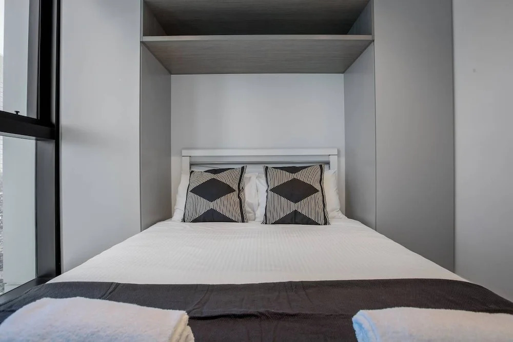 Cozy APT With City Views Next to Meblourne Central