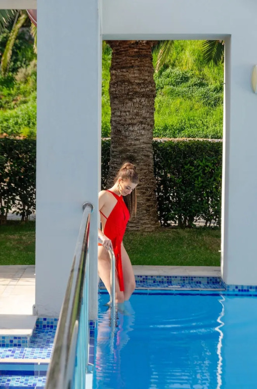 Отель Anais Holiday
