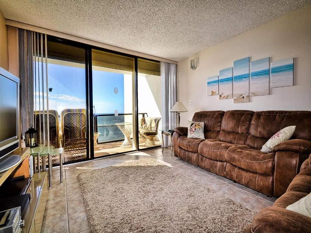 440 West Condos 1508S Walk to the Beach 555