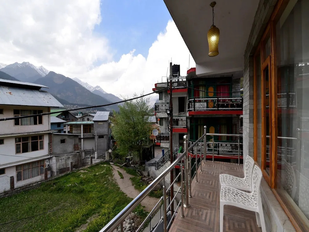 OYO 13356 Himachal Heights
