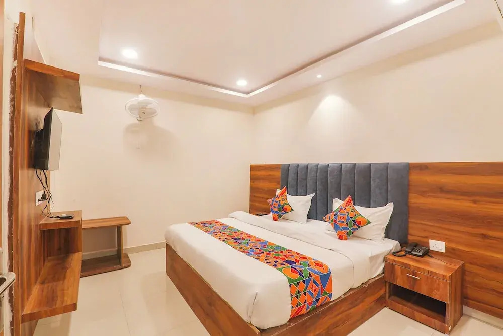 FabHotel Rachna Palace and Banquets - Nr Lekhraj Metro Station