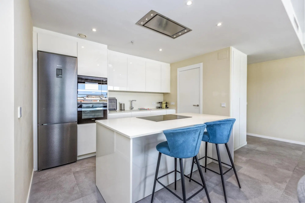 Luca in Fuengirola with 2 bedrooms and 2 bathrooms
