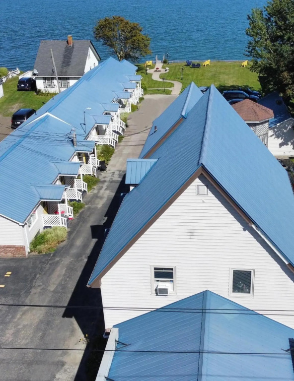 Seawinds Motel & Cottages