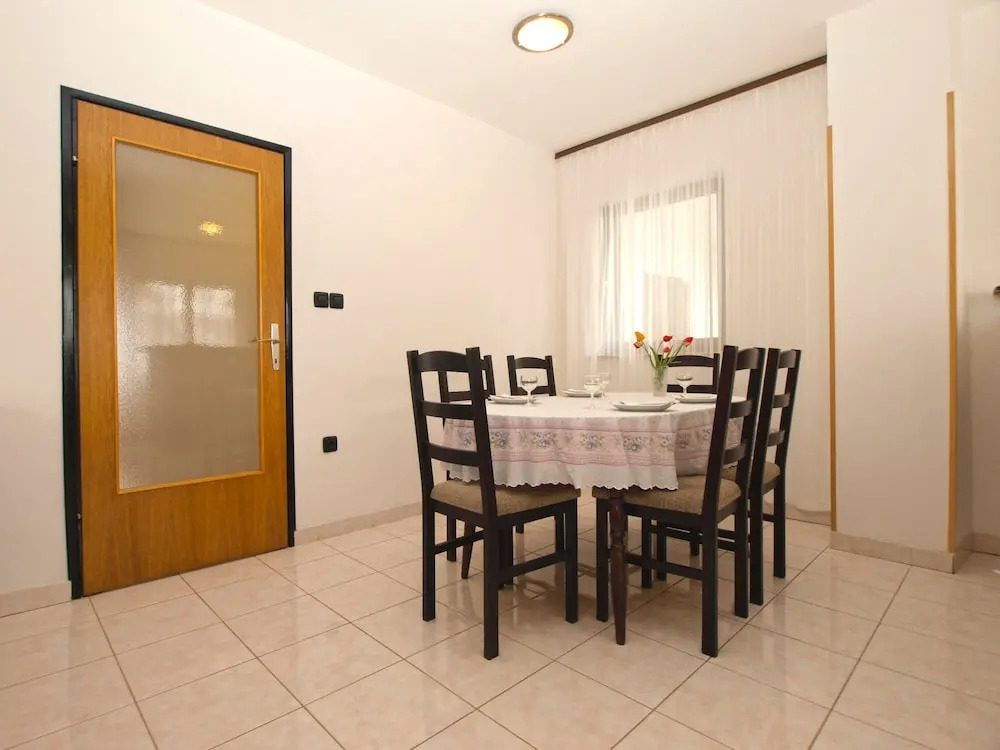 Apartment 1595