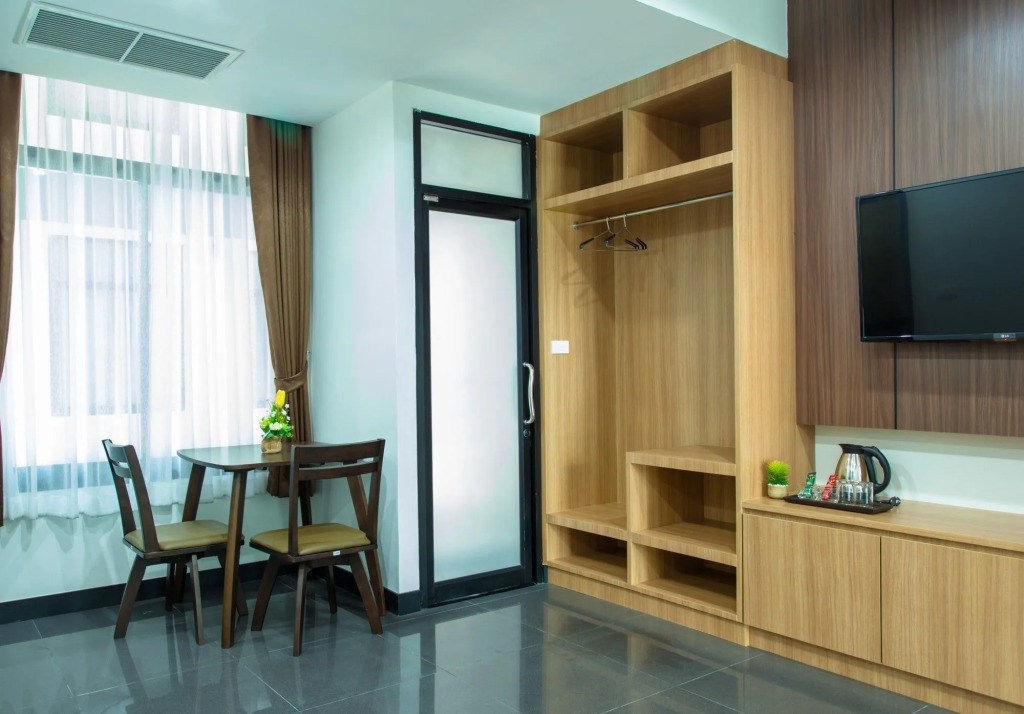 Thanburi Hotel