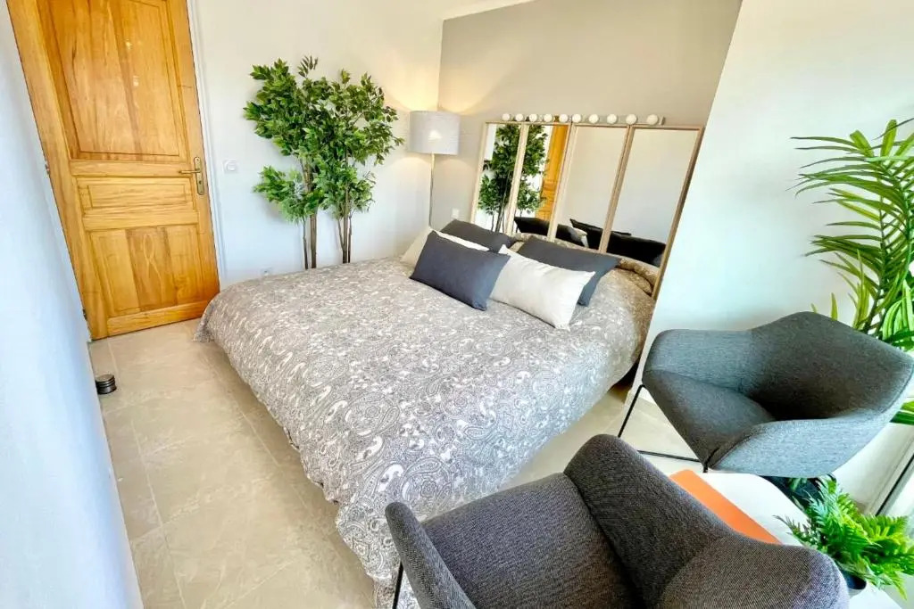 Splendid 92 M With Wifi Balcony And Sea View