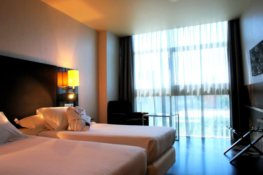 Отель AC Som by Marriott