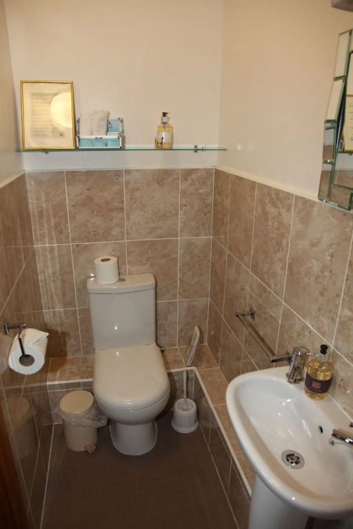 Kirkwood Guest House, free parking, electric car point