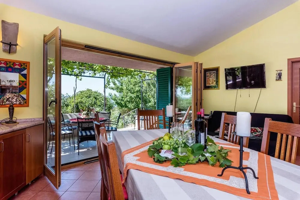 Villa Belezza Sleeps 8 With Pool