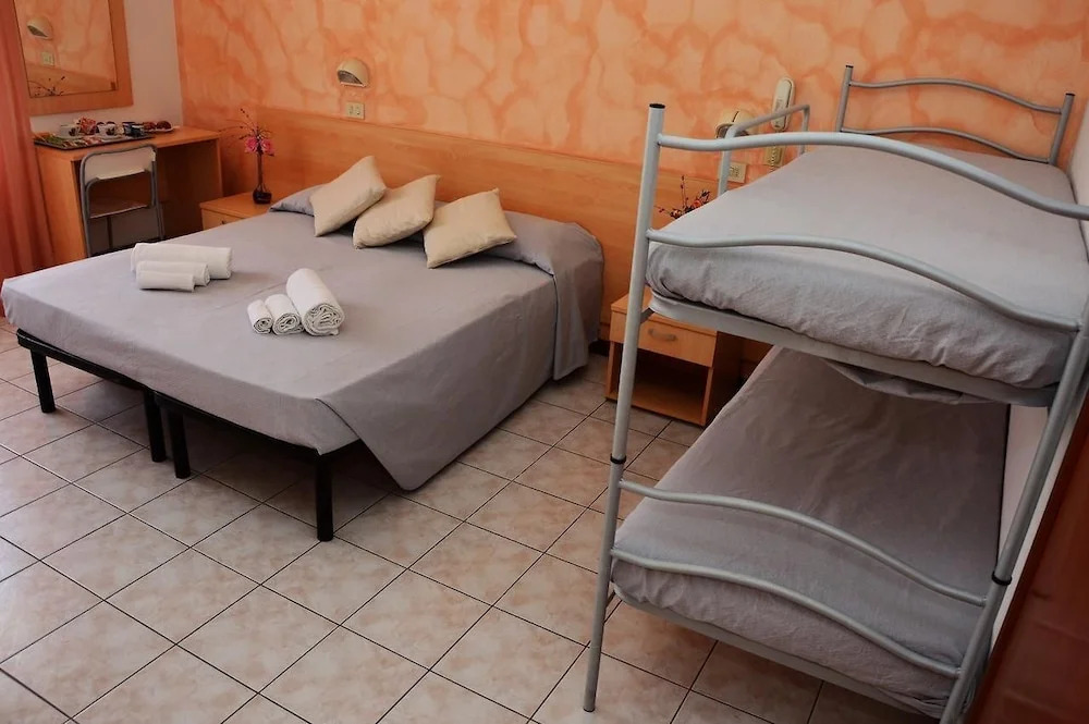 HOTEL JOLANDA