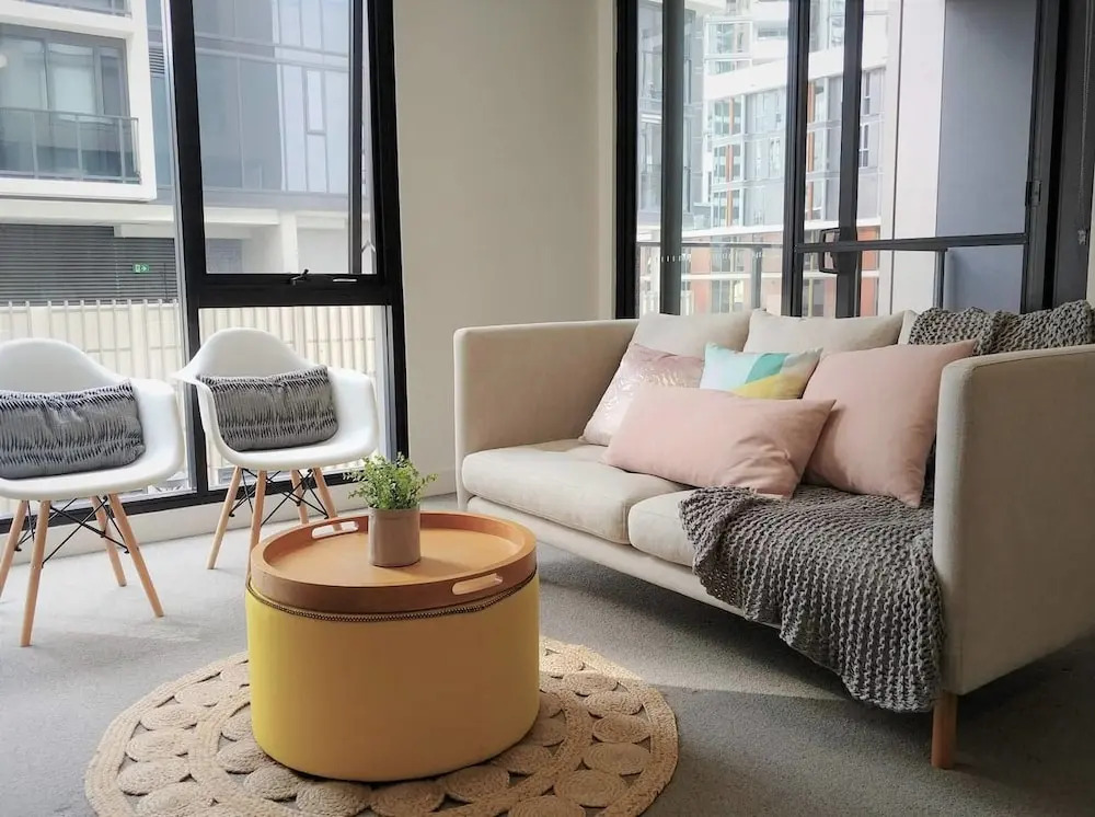 Luxury 1 Bedroom 1 Study With 1 Parking