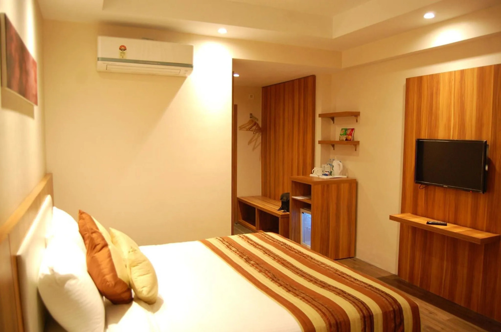 Hotel Le Roi Raipur at Raipur Railway Station