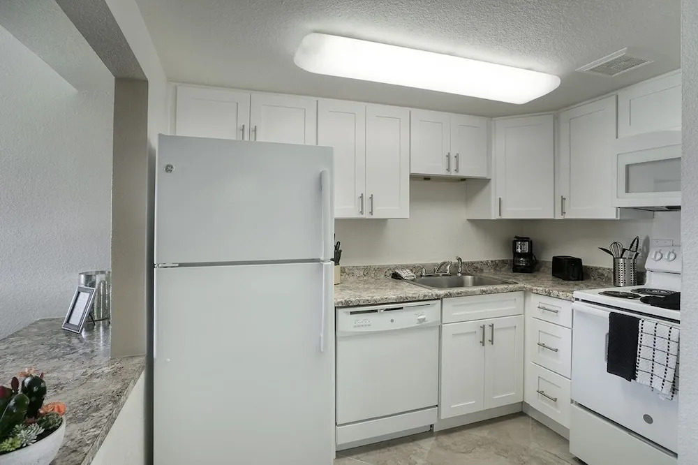 225 Fully Furnished with WiFi by RedAwning