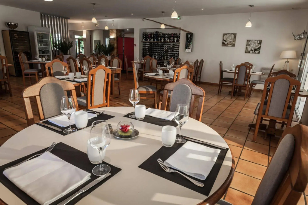 LOGIS Hôtel Restaurant Le Clos Fleuri