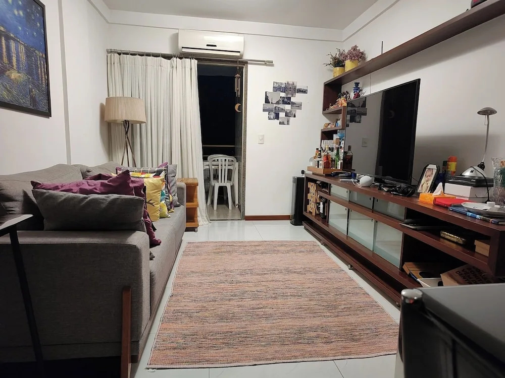 Hostel for One: quarto e banheiro privativos