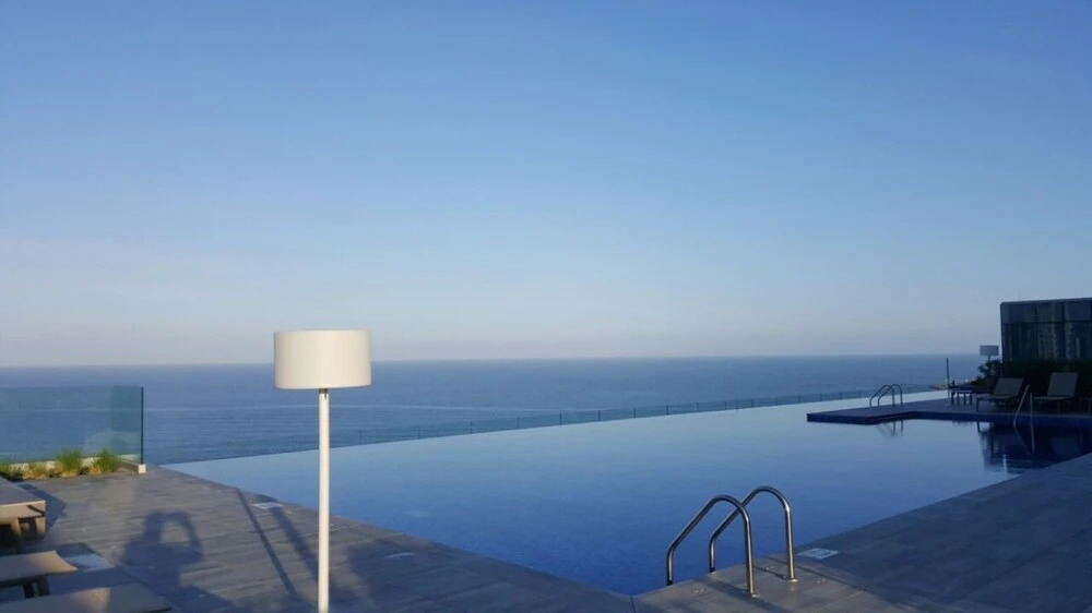 Luxurious Oceanfront Apartment